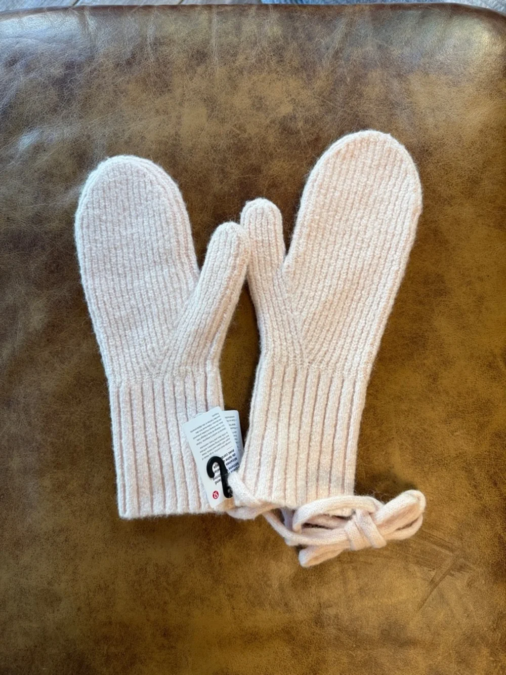 NWT Lululemon Alpaca Wool Blend Mittens with String M/L Heathered Blissful Pink